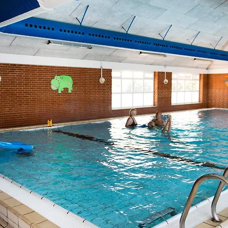 6 Person In Romo-by Traum *