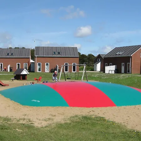 6 Person In Romo-by Traum