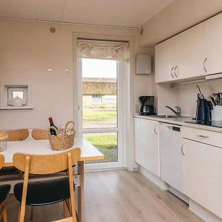 6 Person In Romo-by Traum *