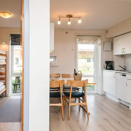 6 Person In Romo-by Traum